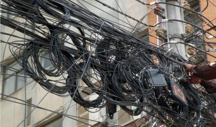 cable চট্টগ্রামে আন্ডারগ্রাউন্ড বিদ্যুৎ লাইন: তিন বছরেও আলোর মুখ দেখেনি প্রকল্প