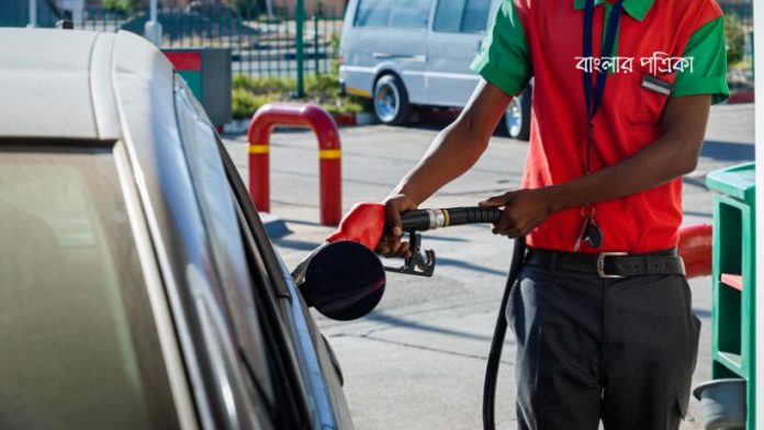 petrol pump পেট্রোল ও অকটেনে ভেজাল: বছরে শত কোটি টাকার রাজস্ব হারাচ্ছে সরকার