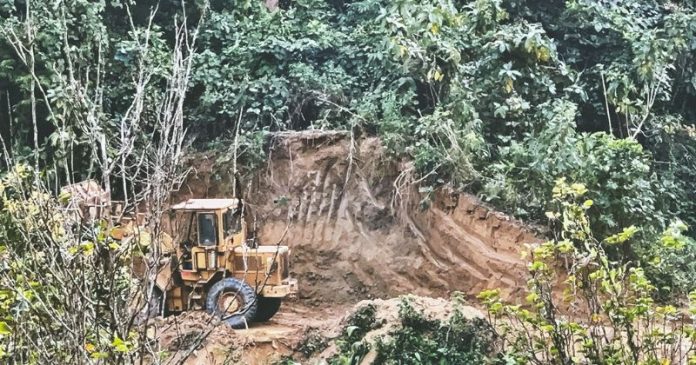 পাহাড় Agricultural-research-center-is-cutting-mountains-in-Khagrachari