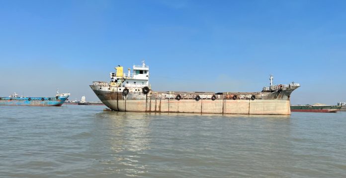 Lighter Ship লাইটারেজ জাহাজ