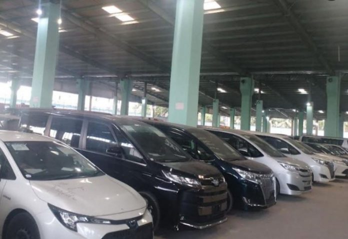 বিলাসবহুল গাড়ি