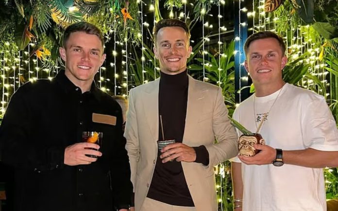 একসঙ্গে তিন ভাই (বাঁ থেকে) স্যাম কারেন, টম কারেন ও বেন কারেনছবি: ইনস্টাগ্রাম