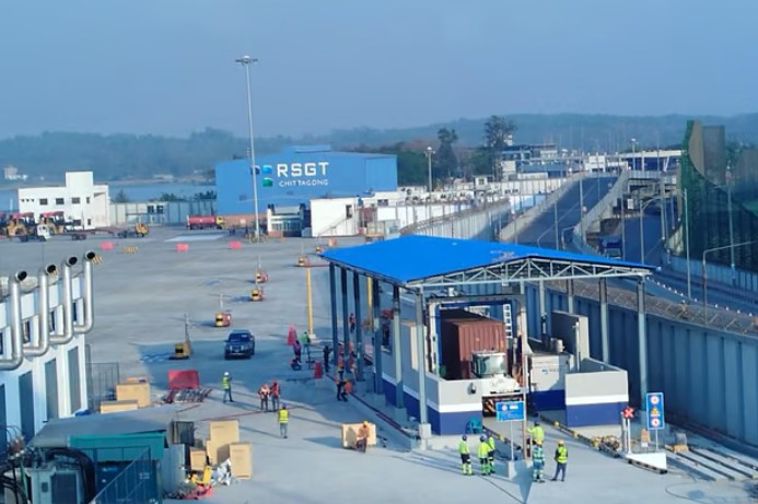 পুরোদমে চালু চট্টগ্রামের প্রথম পিপিপি টার্মিনাল, ভিড়ল আমদানি কনটেইনারবাহী জাহাজ