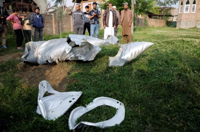 পাকিস্তানে ভারতের ‘ক্ষেপণাস্ত্র হামলায়’ ২৬ জন নিহত, তীব্র উত্তেজনা, যুদ্ধের আশঙ্কা