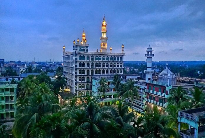 দারুল উলুম হাটহাজারী, বাংলাদেশের প্রথম কওমি মাদ্রাসা