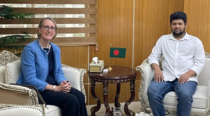 তথ্য উপদেষ্টার সঙ্গে ব্রিটিশ হাইকমিশনারের বৈঠক: মিডিয়া সংস্কার ও সাংবাদিক সুরক্ষায় আলোচনা