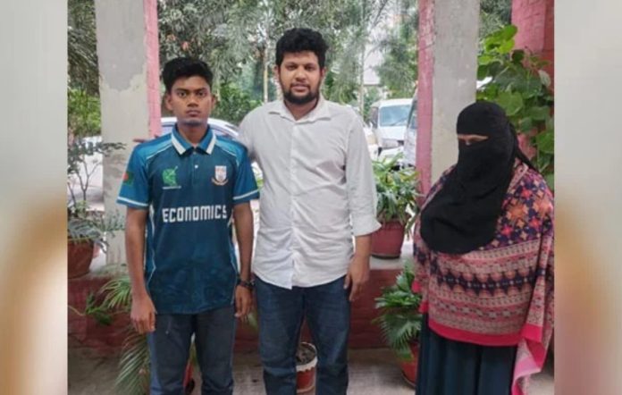 বোতল ছোঁড়া শিক্ষার্থীকে বাসায় আমন্ত্রণ জানালেন তথ্য উপদেষ্টা