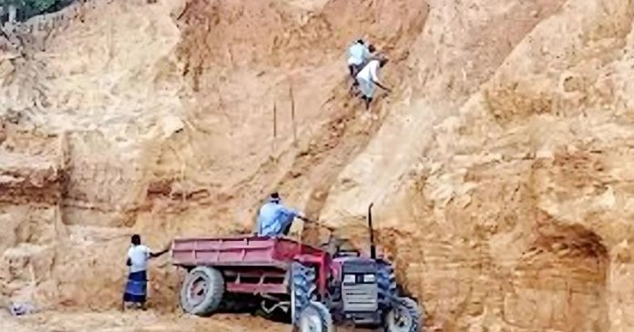 চট্টগ্রামে ১২০টি পাহাড় বিলুপ্ত, জরিমানা করেই দায় সারছে প্রশাসন