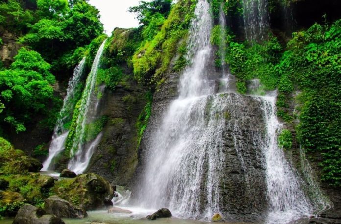ঝরনায় একের পর এক মৃত্যু, তবুও নেই পর্যাপ্ত নিরাপত্তা