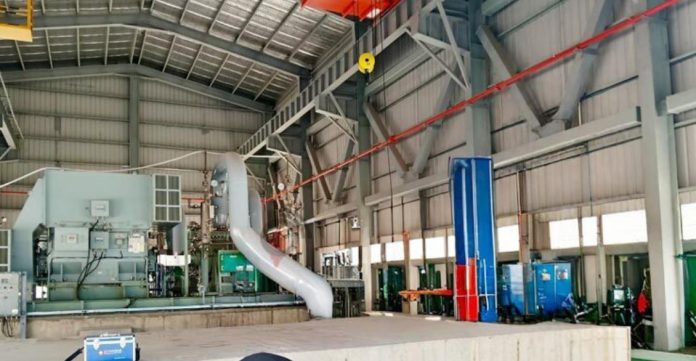 পতেঙ্গা পাম্পিং স্টেশনের এই পাইপলাইন দিয়েই ঢাকায় জ্বালানি তেল পাঠানো হচ্ছে