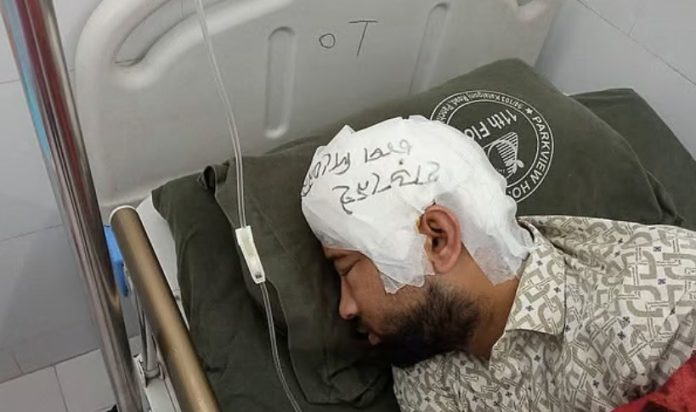 গুরুতর আহত চট্টগ্রাম বিশ্ববিদ্যালয়ের সমাজতত্ত্ব বিভাগের ছাত্র মামুন মিয়া। ছবি: মামুনের এক সহপাঠীর কাছ থেকে পাওয়া।