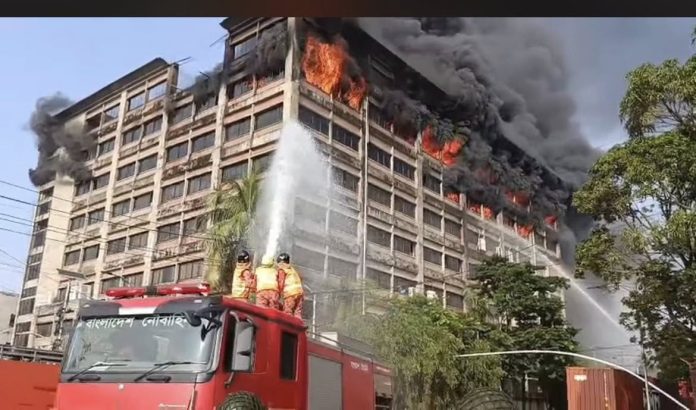 পোশাক শিল্পে ‘নাশকতার আগুন’? সরকারকে বেকায়দায় ফেলার চেষ্টার সন্দেহ