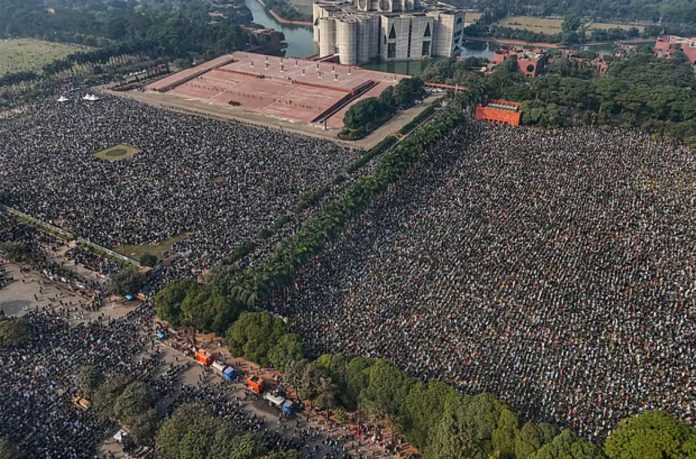 জনসমুদ্রে শেষ বিদায়, স্বামীর পাশেই চিরনিদ্রায় খালেদা জিয়া